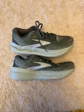 Women's Brooks Ghost Max 2 sneakers